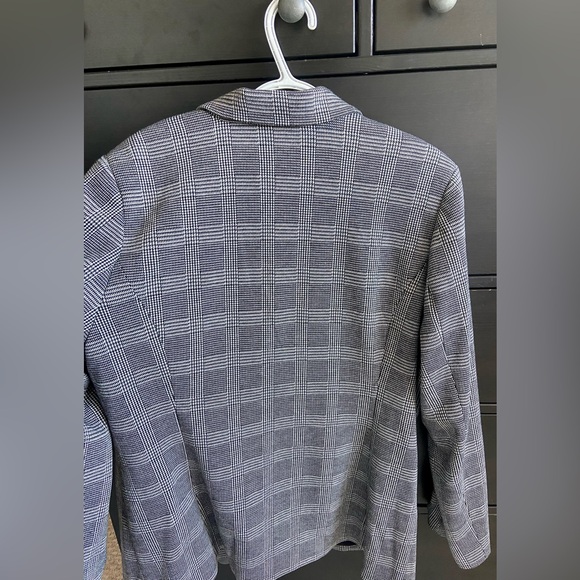 Beautiful Women’s blazer. Size XXL. Ricki’s. Fully lined. BNWT! Pockets. - Picture 2 of 8